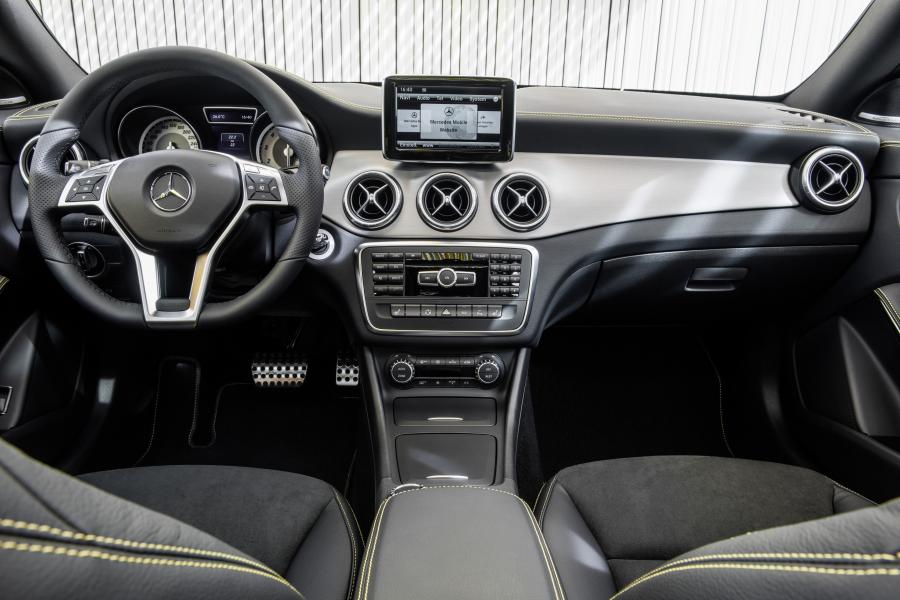 Торпедо Mercedes-Benz CLA250 AMG Sports Package Edition 1 (C117) 2013 года  (фото 21 из 72)